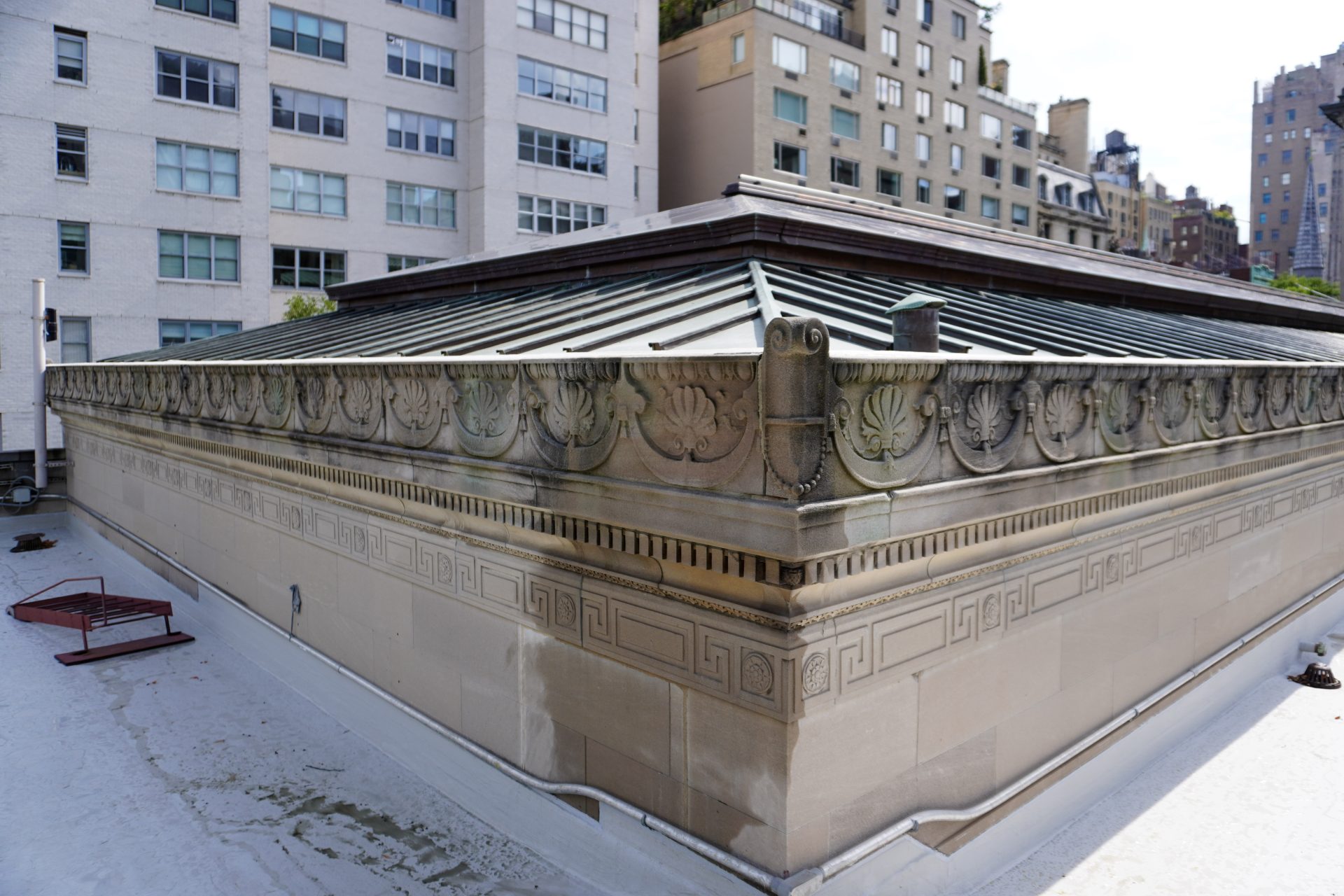 Rotec vortex cleaning of historic limestone, The Frick Collection