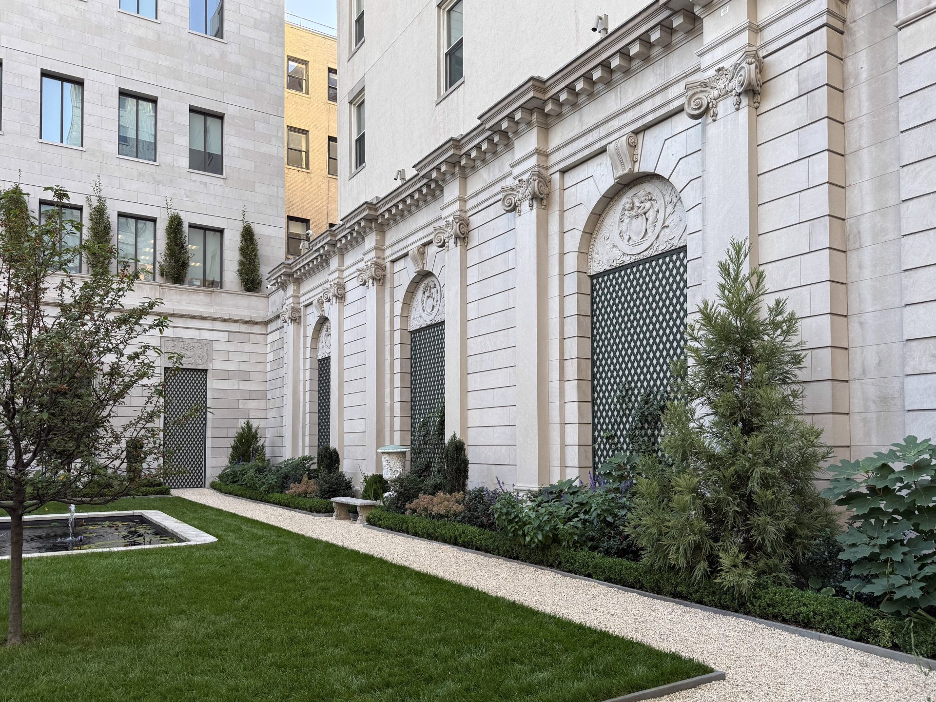 Outdoor garden and fountain at The Frick Collection